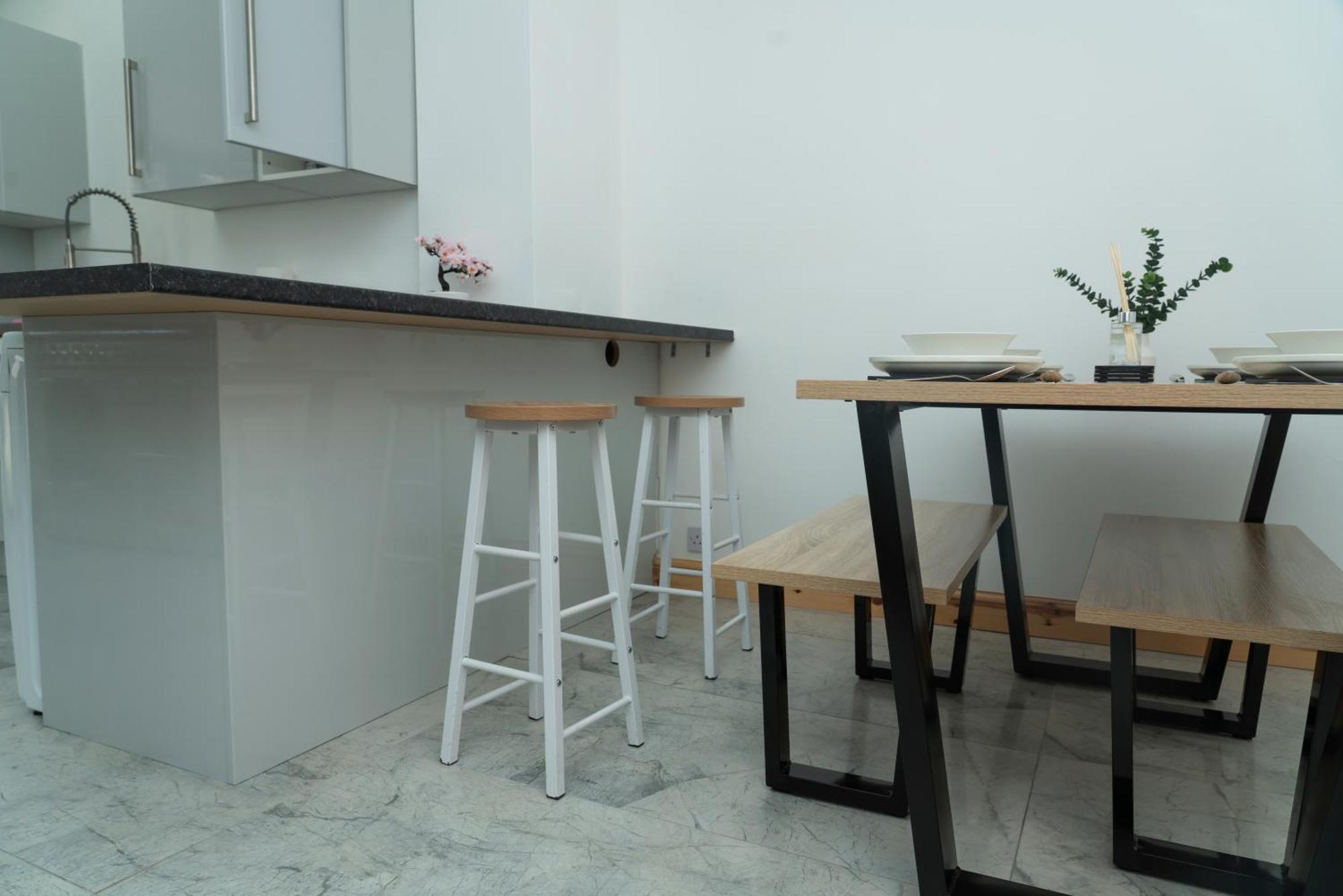 Double Bedroom Near Etihad And Coop Live With Free Parking, Shared Kitchen & Bathroom - Including Free 1-Hour Early Check-In Or Late Check-Out For Bookings Until July Manchester Exterior foto